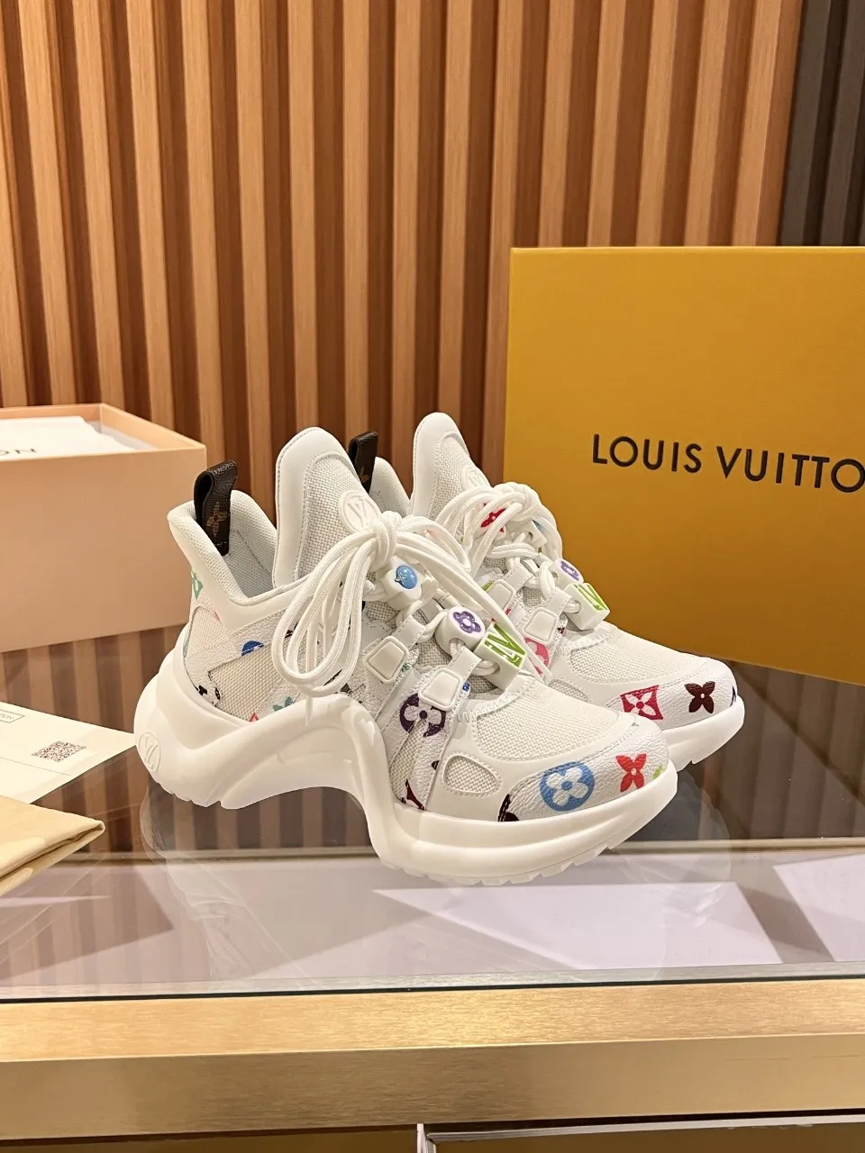 👟👟Ex-factory price 720👟👟 This three-color LV is different. 2025 new Murakami Takashi co-branded black three-color LV fancy button model Archlight donkey brand hardware casual sports dad shoes with an increased heel height of about 5.5cm, 35-41 white letter buckle